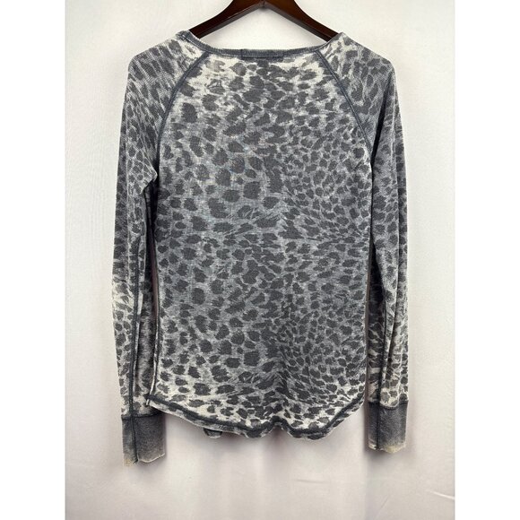 Women’s Volcom Large Gray Long Sleeve Cheetah Print Shirt - Picture 3 of 5